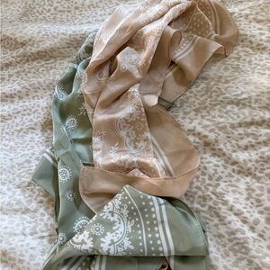 Amazon Two-Tone Beige and Sage Green Paisley Scarf